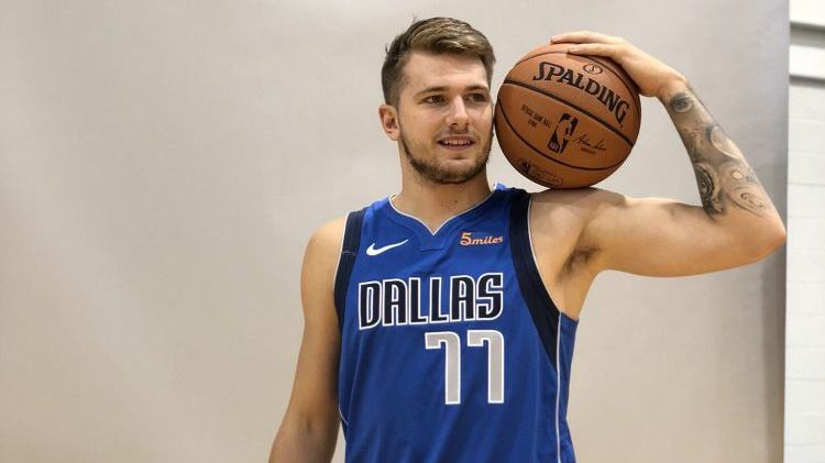 中国女排持 中国女排持